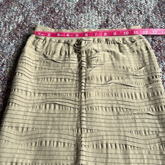 Elegant Tan Ruched Textile Bodycon Elastic Stretchy Pencil Midi Skirt size M - Picture 4 of 7
